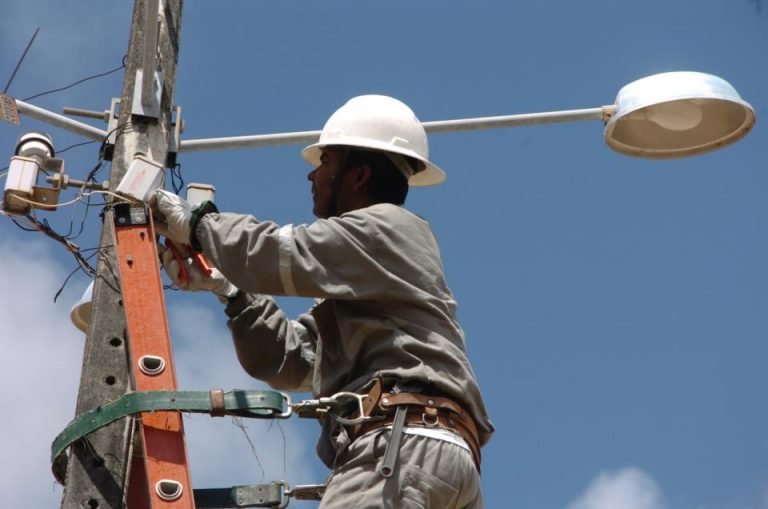 Energia - elétrica - manutenção postes luz iluminação (Maceió-AL)