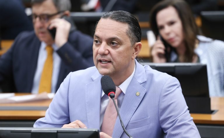 Deputado Weliton Prado (PSD-MG) fala em comissão da Câmara dos Deputados