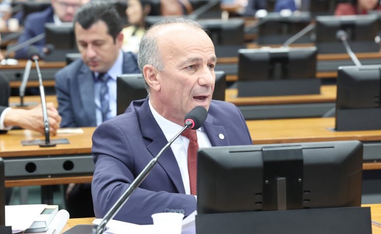 Discussão e votação de propostas legislativas. Dep. Helder Salomão (PT - ES)