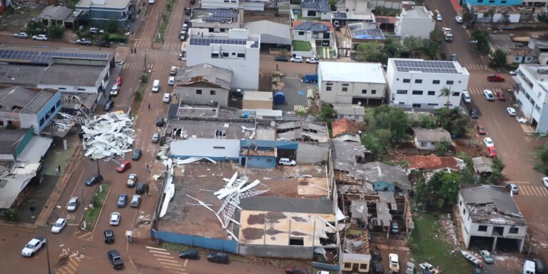 Passagem de ciclone-bomba pelo Rio Grande do Sul deixa um morto
