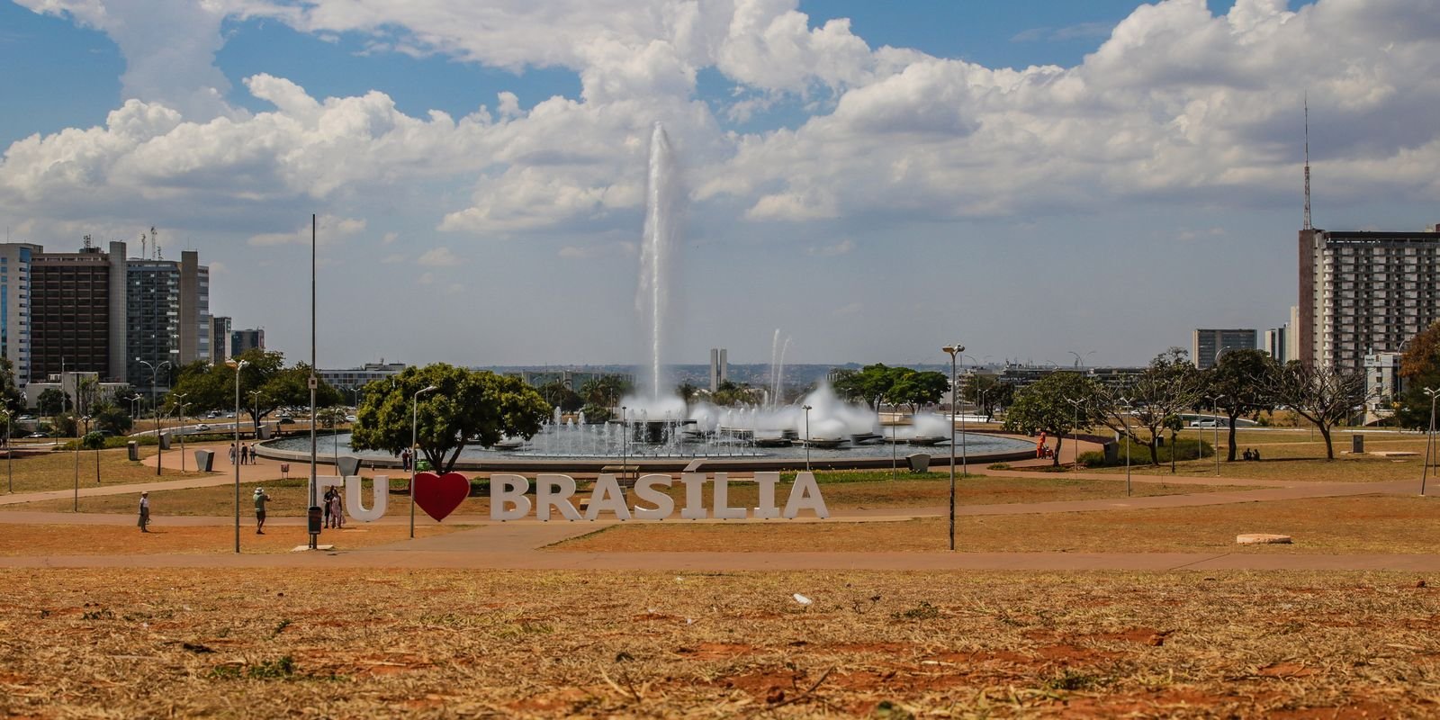 Umidade do ar varia entre 20% e 12% na região central do país
