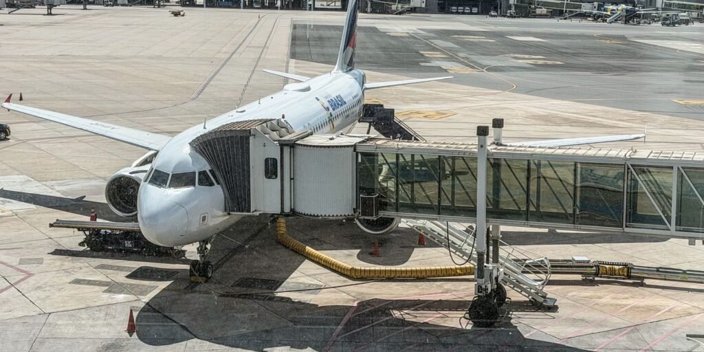 Anvisa atualiza regras de segurança sanitária para aviões e aeroportos