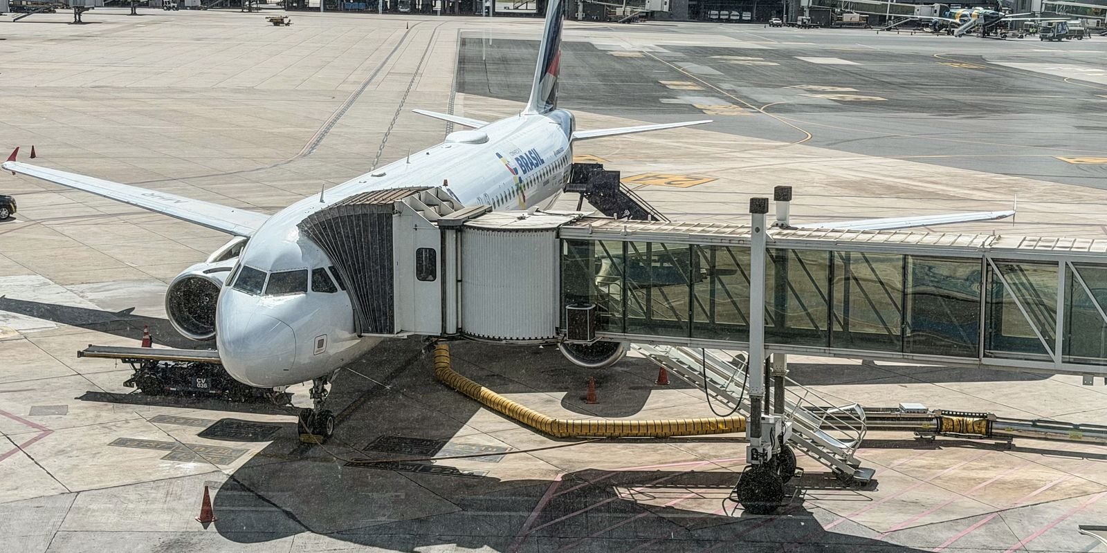 Anvisa atualiza regras de segurança sanitária para aviões e aeroportos