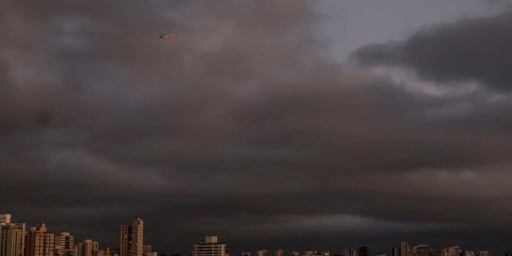 Chuvas e tempestades atingem três regiões nesta quarta e quinta