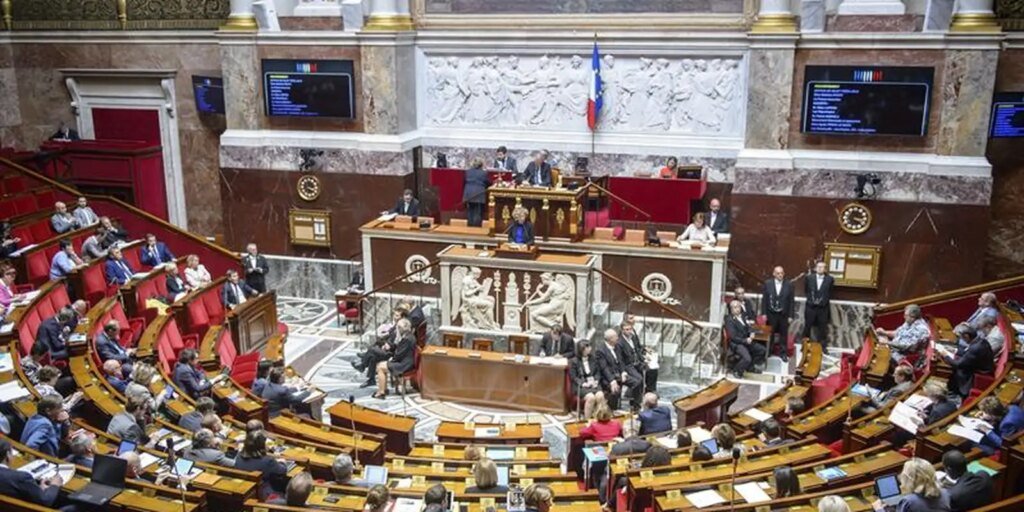 França promulga lei que permite a morte assistida