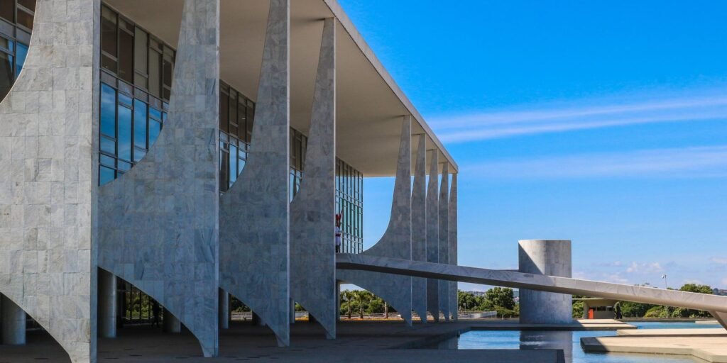 Brasil inicia processo de reciprocidade contra tarifas dos EUA