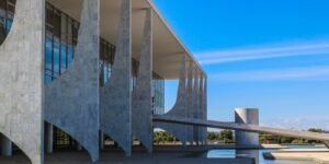 Brasil inicia processo de reciprocidade contra tarifas dos EUA