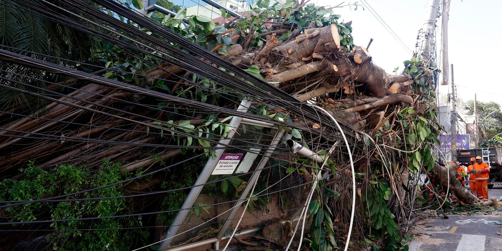 Fim de semana com vento moderado no litoral Sudeste e temporais no Sul