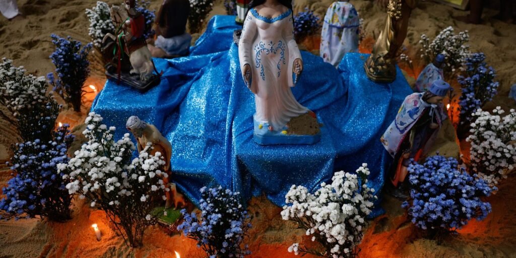 Festejos de Iemanjá movimentam praias de Fortaleza no fim de semana