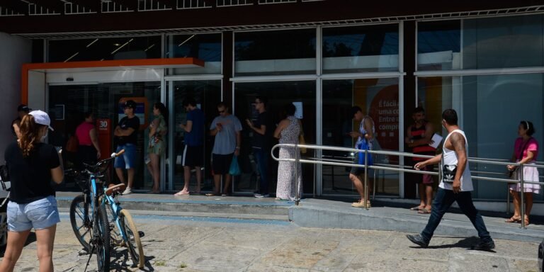 BC aponta que houve mais saques do que depósitos em poupança em julho