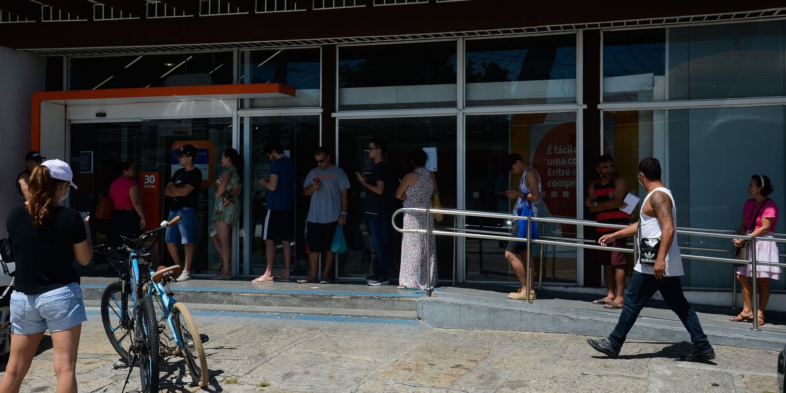 BC aponta que houve mais saques do que depósitos em poupança em julho