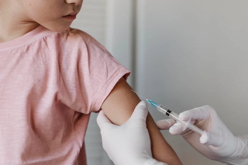 Anvisa rebate fake news de que vacinas no Brasil são experimentais