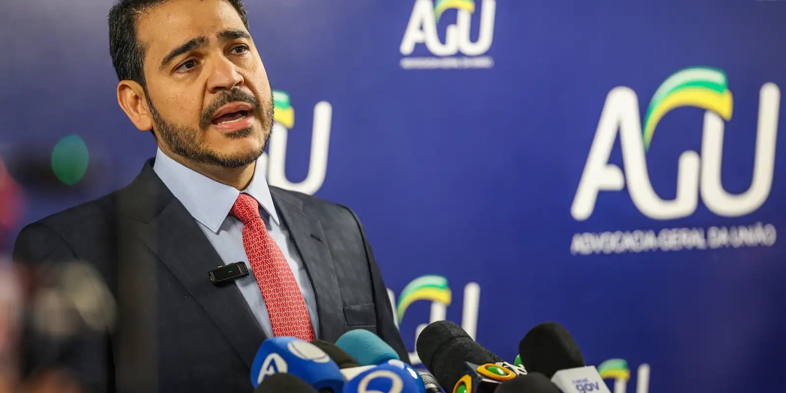 AGU pede que Fachin suspenda decisão que afastou diretor da PF