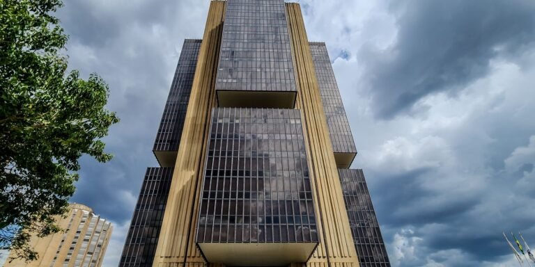Copom volta a reduzir taxa básica de juros, que vai a 13,75% ao ano