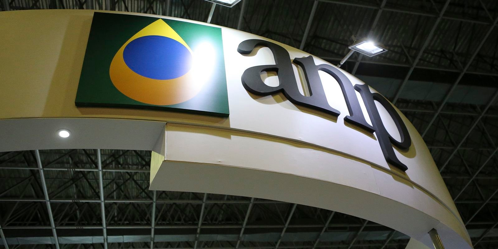 ANP multa distribuidoras de combustíveis em mais de R$ 700 milhões