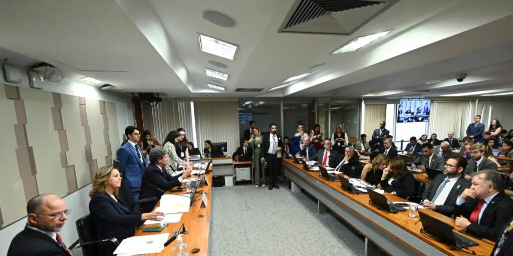 Comissão Mista do Congresso aprova MP da “taxa das blusinhas”