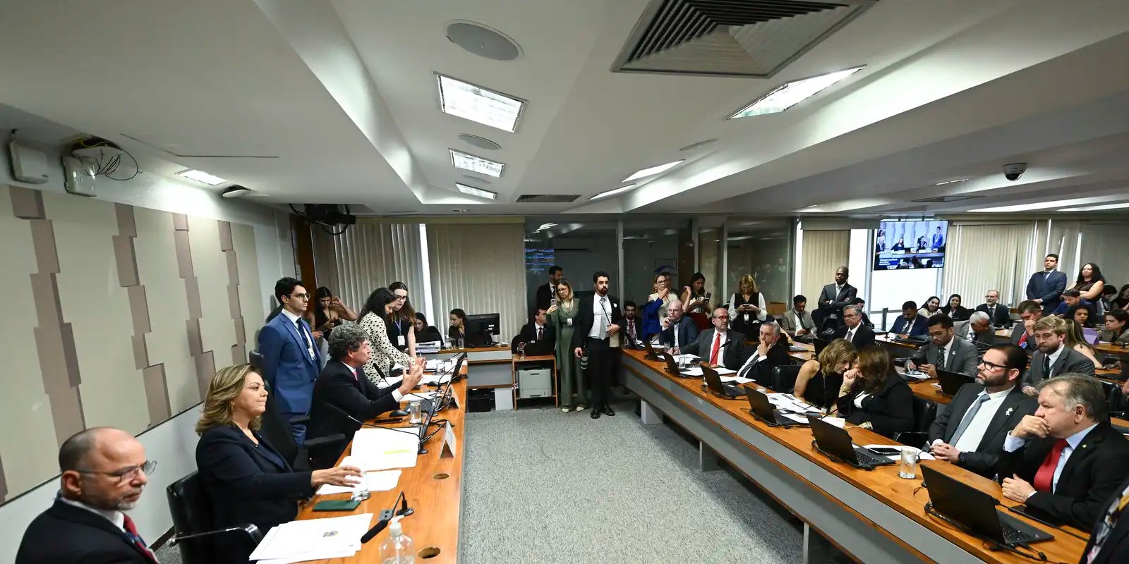 Comissão Mista do Congresso aprova MP da “taxa das blusinhas”