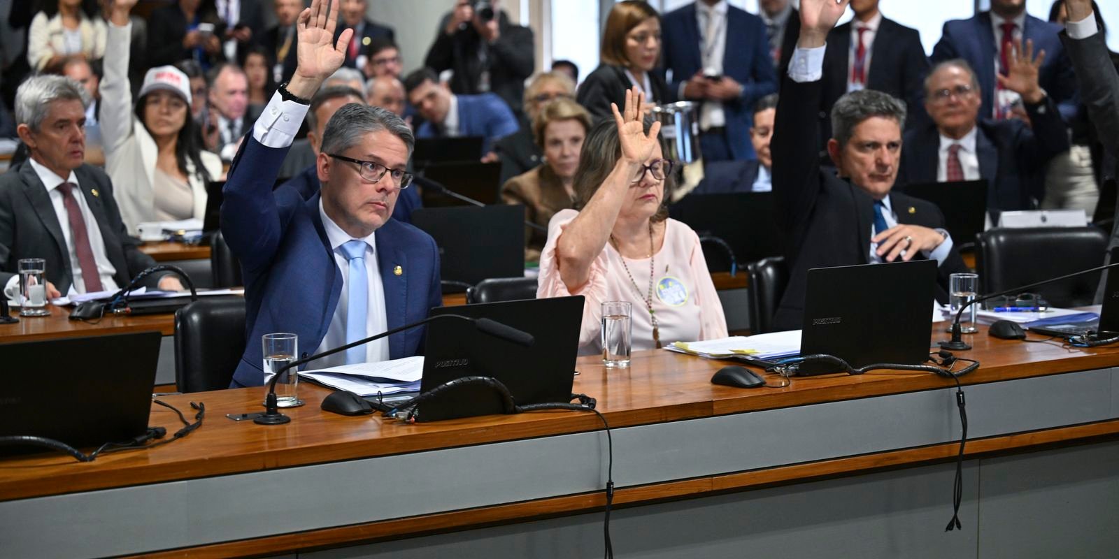 Votação da PEC 6x1 deve ocorrer só após primeiro turno das eleições