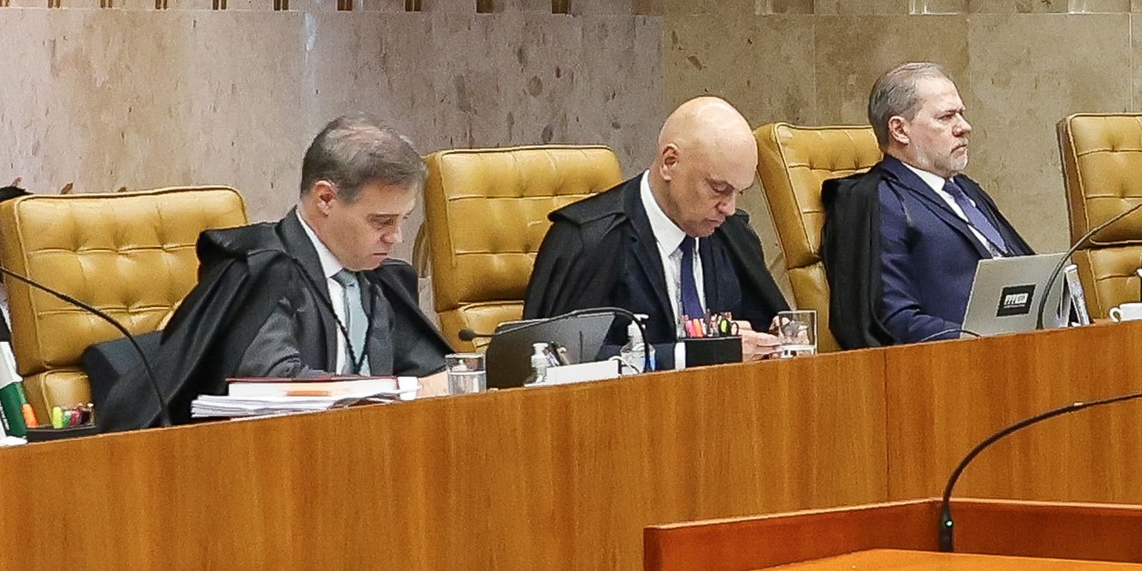 STF tem manhã de conflitos em sessão sobre relação de Moraes e Vorcaro