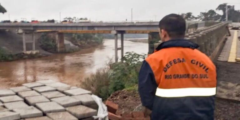 Temporais colocam mais de 700 cidades na região Sul em alerta vermelho