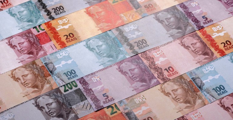 Juros Altos e Inflação Lenta Freiam Brasil