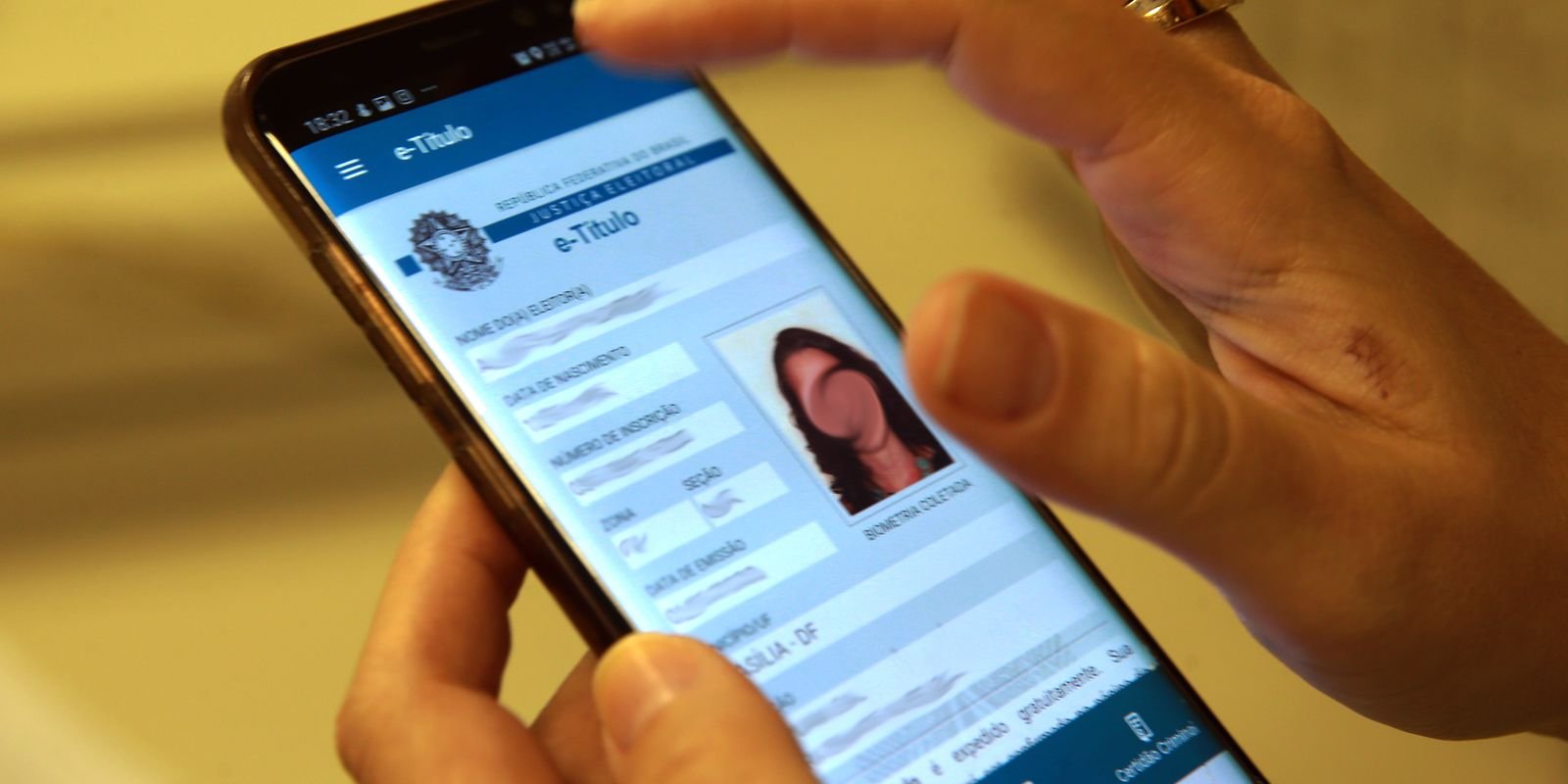 Eleitores recebem alertas sobre as eleições pelo e-Título
