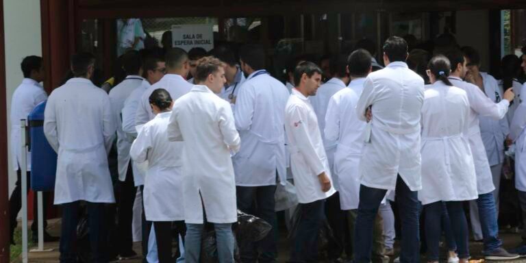 Inep divulga gabaritos da prova de revalidação de diplomas de medicina