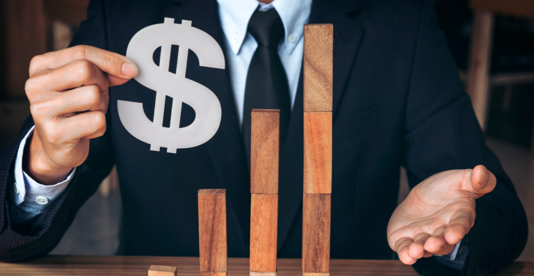 Governo espera arrecadar R$ 636 bi em 2027