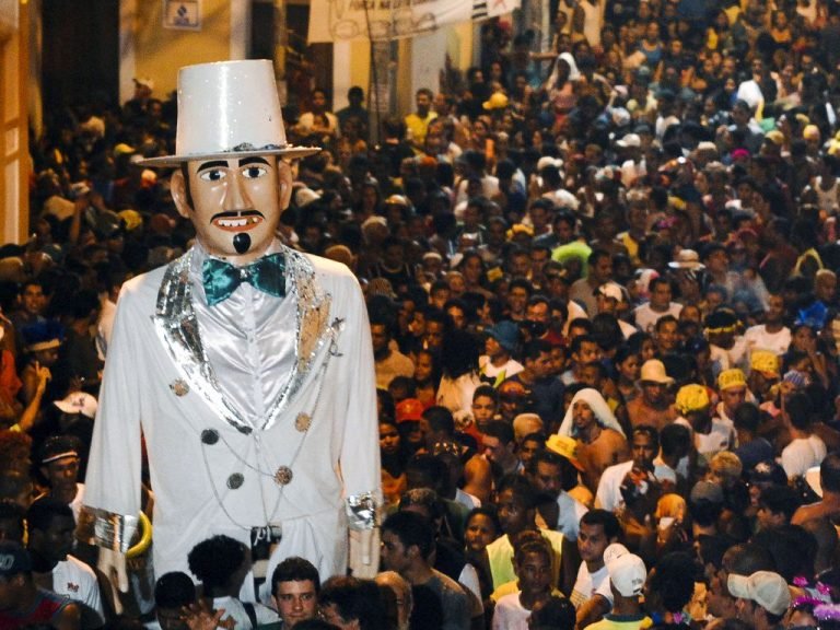 Cultura - geral - Carnaval (desfile do Homem da Meia-Noite no Carnaval 2020 de Olinda-PE)
