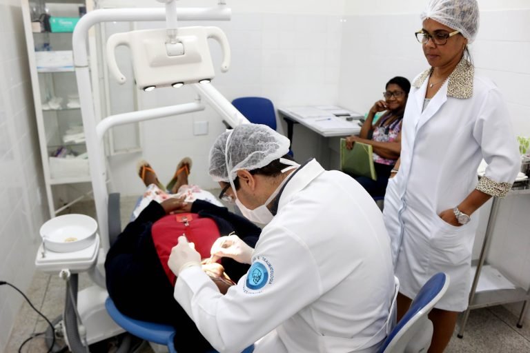 Saúde - saúde bucal - dentista - consultório odontológico - Dia do Dentista reforça importância de cuidados com a saúde bucal