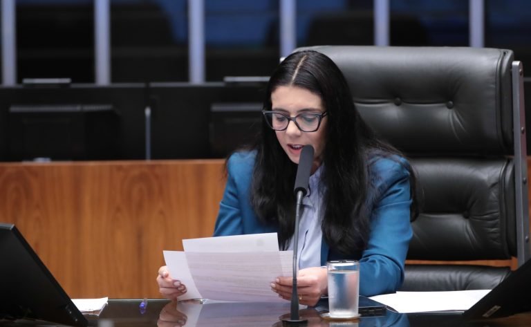 Deputada Delegada Ione (Avante-MG) fala no Plenário da Câmara dos Deputados