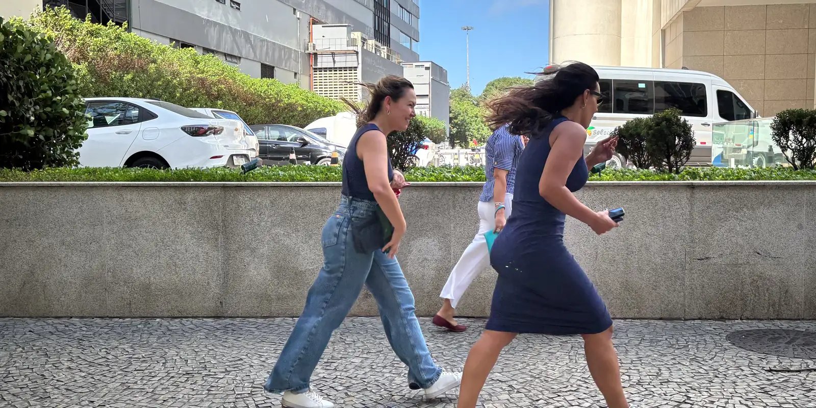 Rio de Janeiro amanhece com fortes ventos e alerta para frente fria