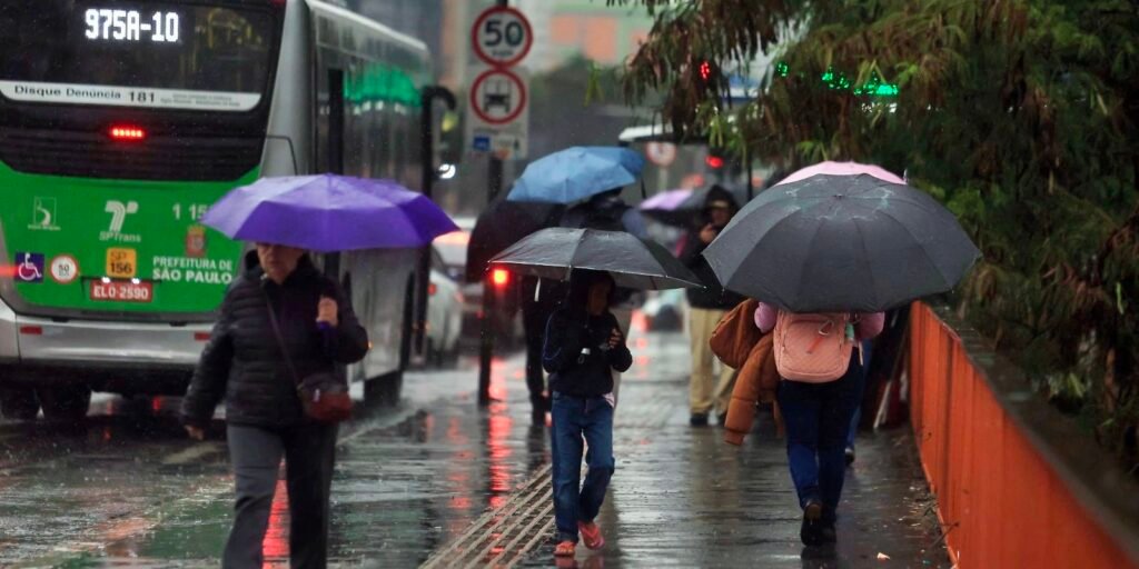 Outubro deve ter chuvas acima da média no Sul e Sudeste