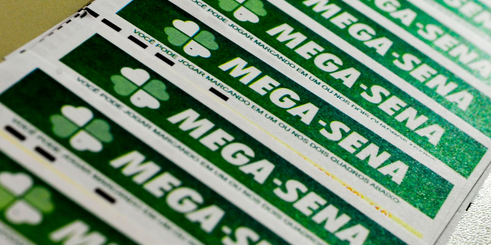 Mega-Sena acumula; confira os números sorteados