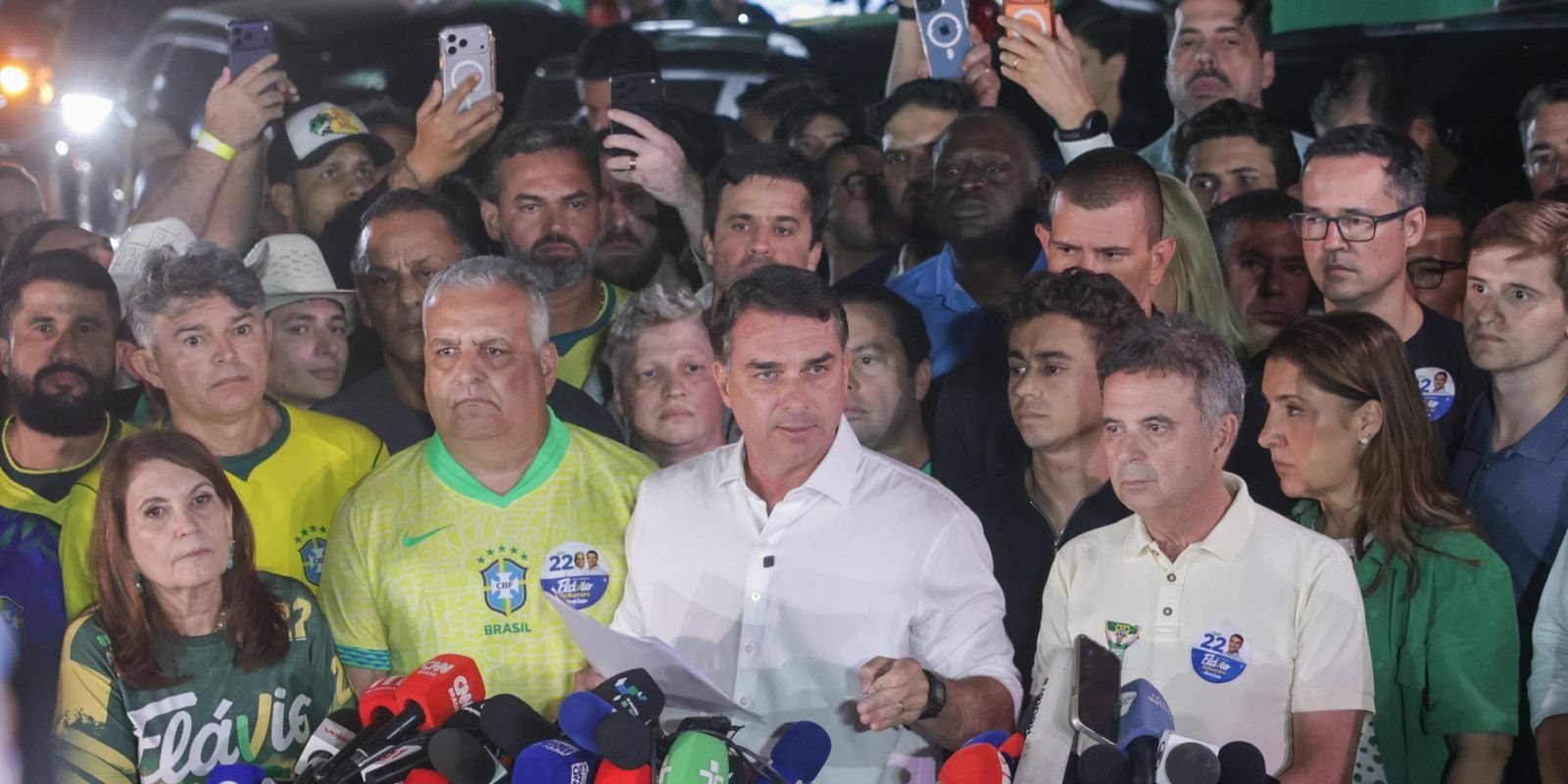 Candidato Flávio Bolsonaro diz que não reconhece vitória de opositor