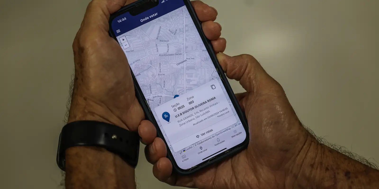 Mais de 300 mil pessoas votam em trânsito neste domingo
