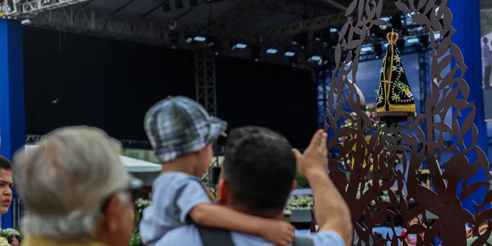 TSE tem 3 a 2 para proibir posts sobre Flávio e Nossa Senhora