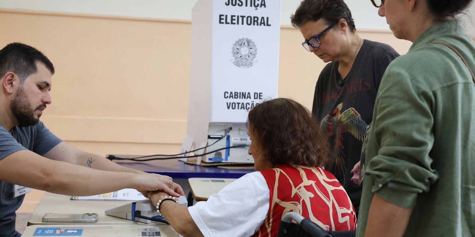 Eleições 2026: campanha incentiva população 70+ a votar