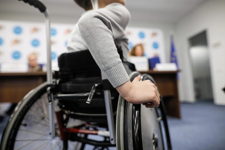 Projeto estabelece que pessoas com deficiência ocupem pelo menos 5% dos cargos do serviço público federal