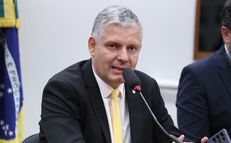 Projeto prevê isenção de Imposto de Renda para aposentados com sequelas neurológicas permanentes