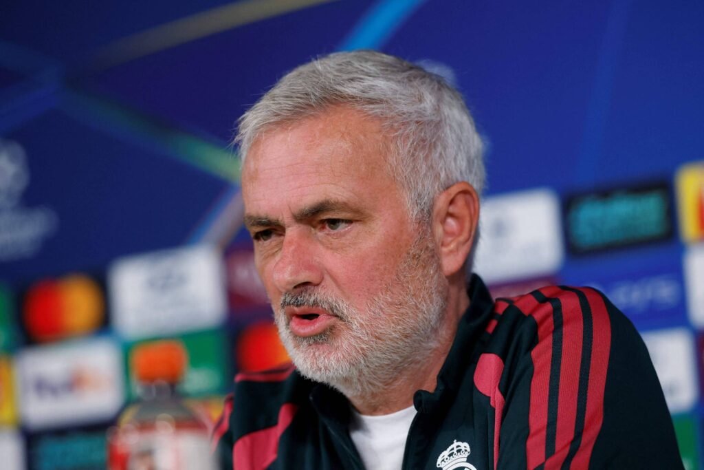 Mourinho afirma que nenhum jogador é ‘intocável’ – 20/10/2026 – Esporte