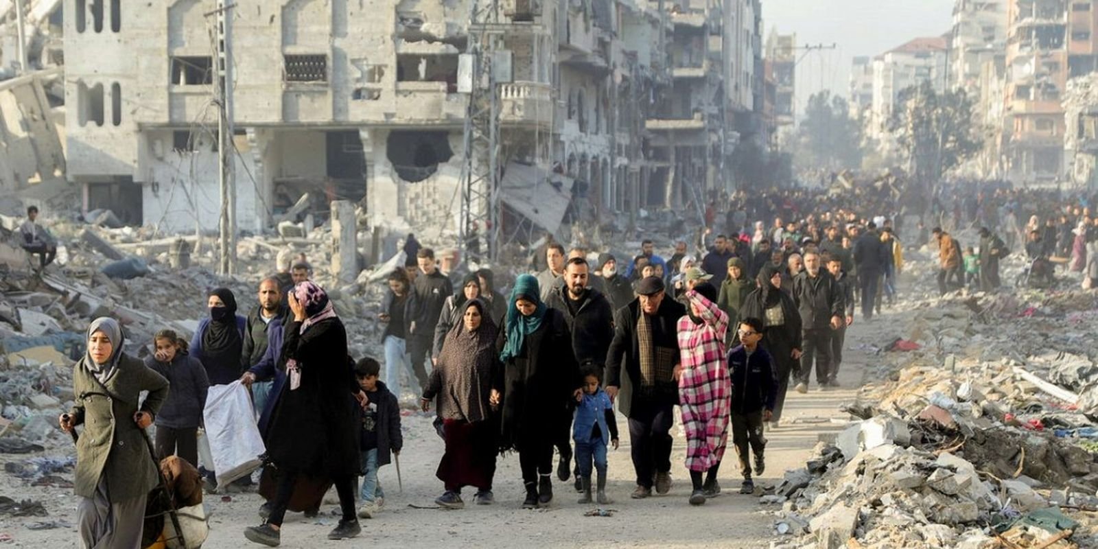Três anos após ataque do Hamas, Gaza segue em crise humanitária