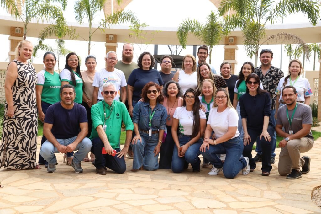 Equipe da Seduc/GO se reuniu com a coordenação pedagógica do Agrocolégio para discutir nova matriz para 2027. (Foto: Davi Galvão/Seduc)