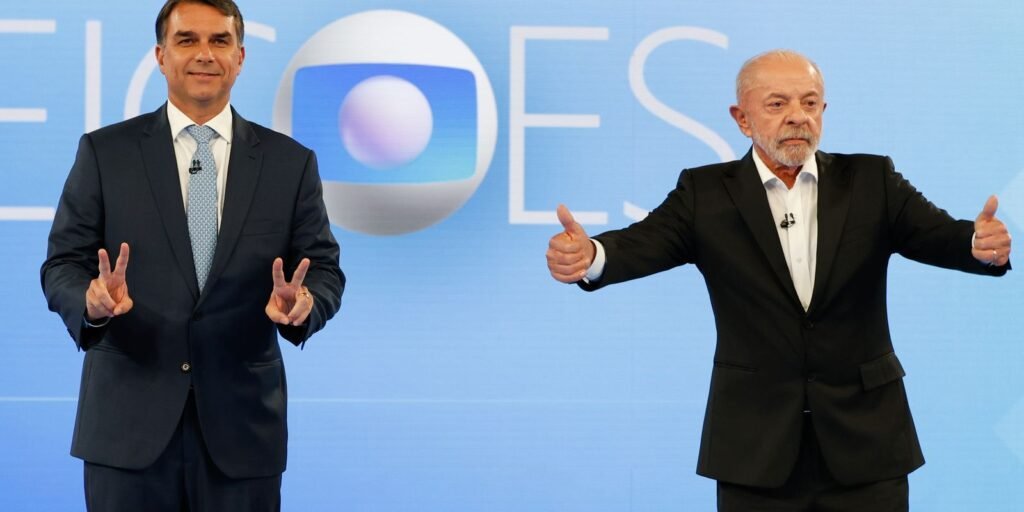 Lula e Flávio Bolsonaro apontam propostas e trocam acusações em debate