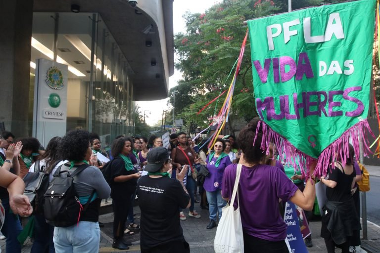 Defesa dos serviços de aborto legal mulher mulheres lei ato pela vida