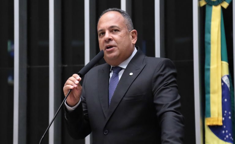 Discussão e votação de propostas Legislativas. Dep. Jorge Araújo (PP - BA)