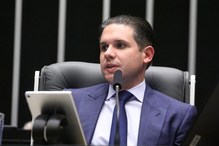 Discussão e votação de propostas legislativas. Dep.