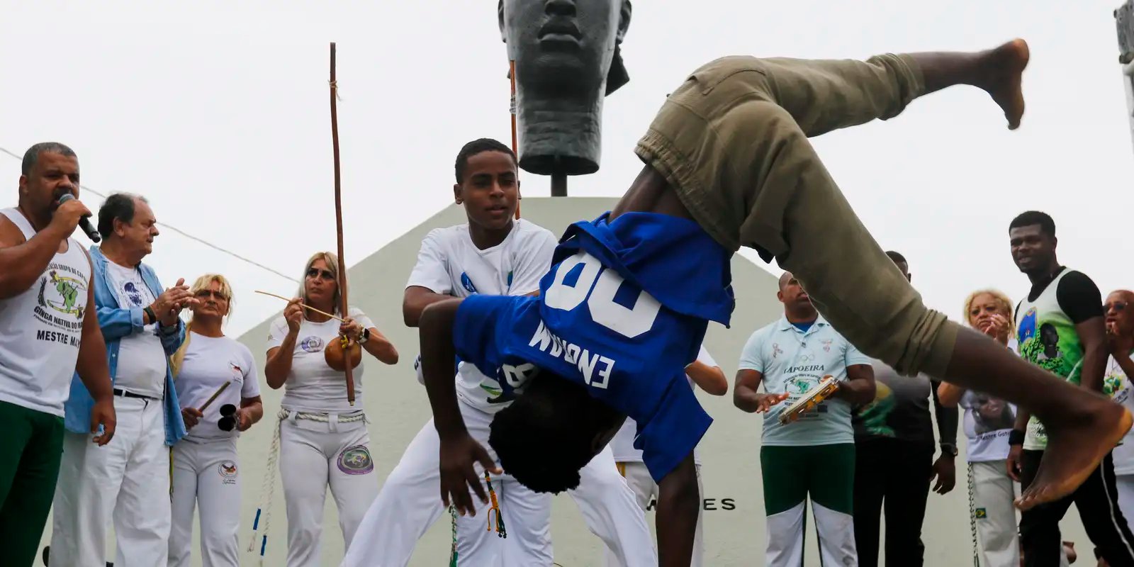 Patrimônio cultural do Brasil, capoeira é levada a escolas de São Luís