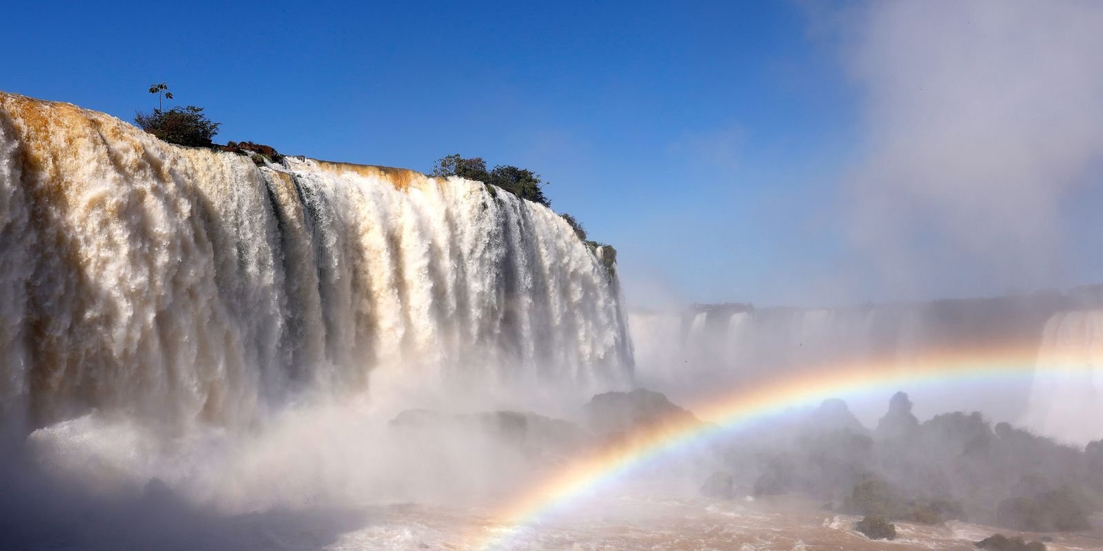 Vazão das Cataratas do Iguaçu chega a 13 milhões de litros por segundo