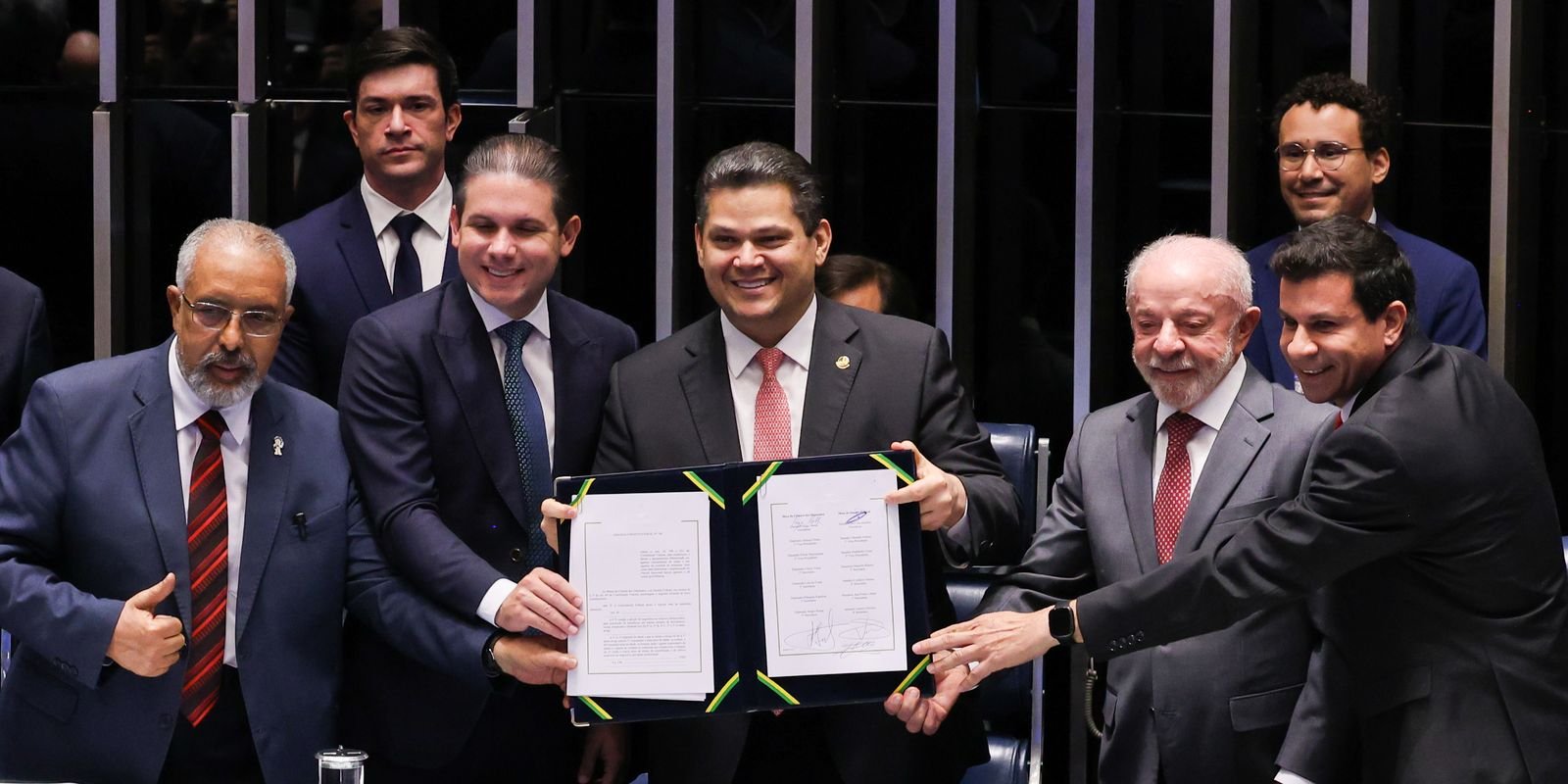 Congresso promulga fim da escala 6x1 e jornada máxima de 40h